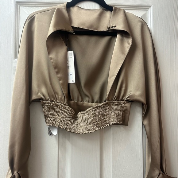 NWT- Elegant Satin Effect Tan Women's Top - Picture 2 of 4